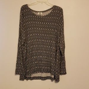 Black and white tunic top